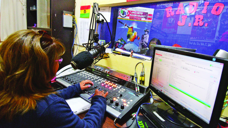 La cabina de la radio Jacinto Rodríguez. Foto: Página Siete