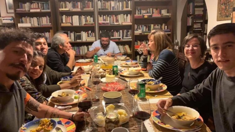 Cena en la que se planificó, según Hernández, el lanzamiento del documental El Robo. Foto: Tomada del Facebook de Hernández.