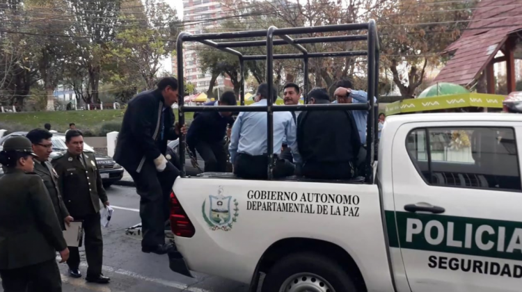 Los seis funcionarios fueron conducidos a celdas policiales. Foto: Gigavisión.