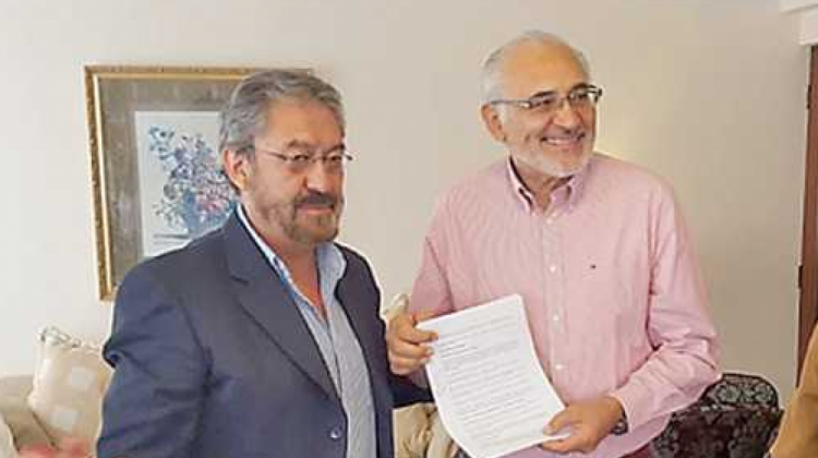 En la firma del acuerdo FRI y Mesa. Foto: Archivo