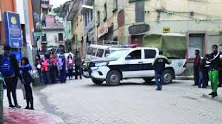 Policía en Trinidad Pampa. Foto: cortesía