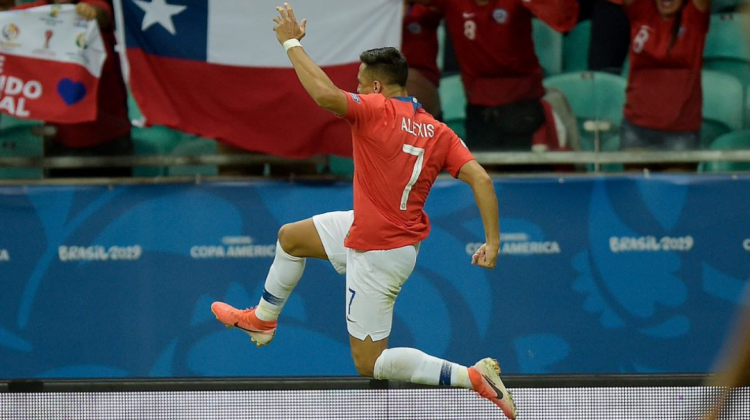 Alexis Sánchez celebra el tanto que anotó para la Roja.    Foto: @CopaAmerica