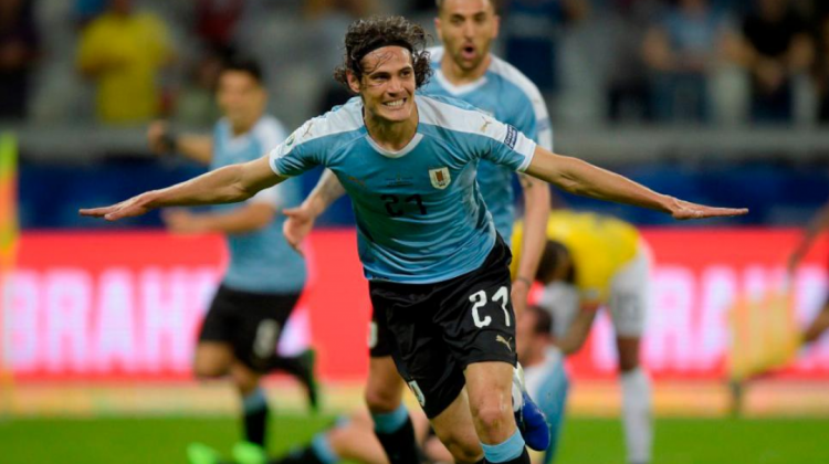 Edinson Cavani celebra su gol para la victoria 4-0 de Uruguay.  Foto:  @CopaAmerica