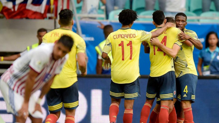 Los jugadores colombianos festejan el único gol que lograron en el partido ante Paraguay.  Foto: @CopaAmerica