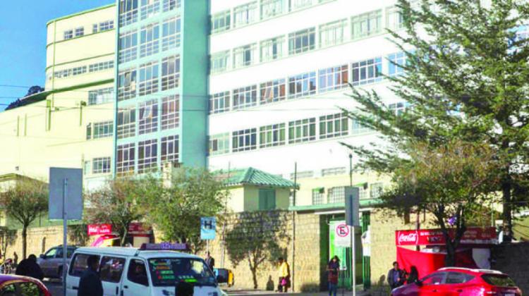 La fachada del Hospital Obrero  Foto:Página Siete.