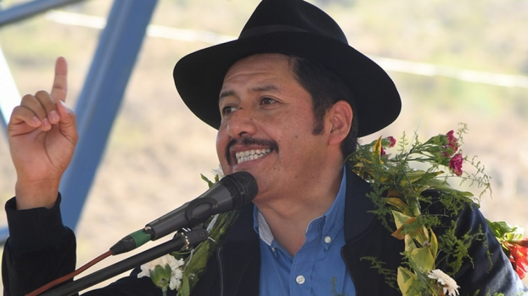 El gobernador de Chuquisaca, Esteban Urquizu. Foto: ABI.
