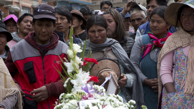 Ataúd de uno de los cocaleros fallecidos en La Asunta. Foto: AFP