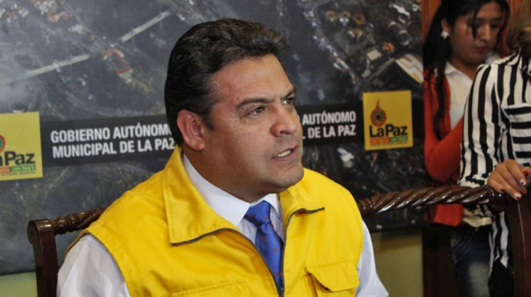 El alcalde de La Paz, Luis Revilla, durante la conferencia de prensa. Foto: GAMLP