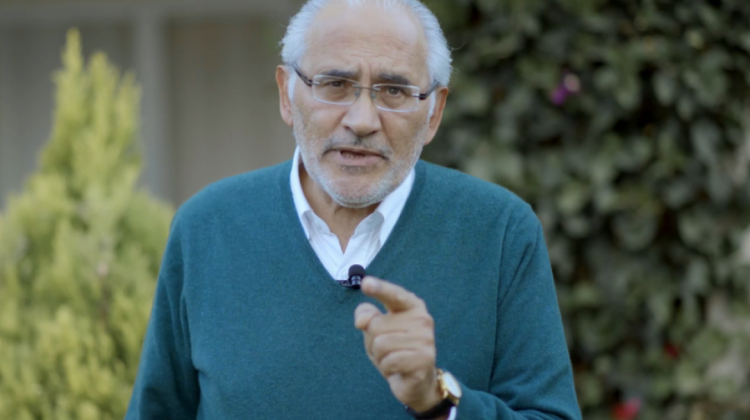 Carlos Mesa explicando sobre presupuesto. Foto: Captura de video de Comunidad Ciudadana.