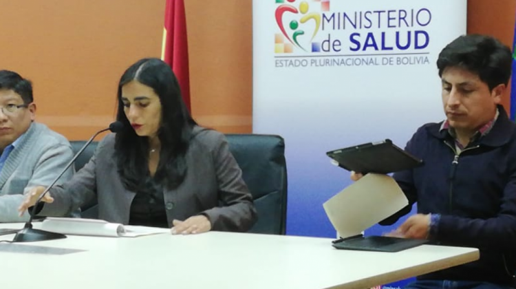 La ministra Gabriela Montaño, en conferencia de prensa. Foto: Ministerio de Salud.