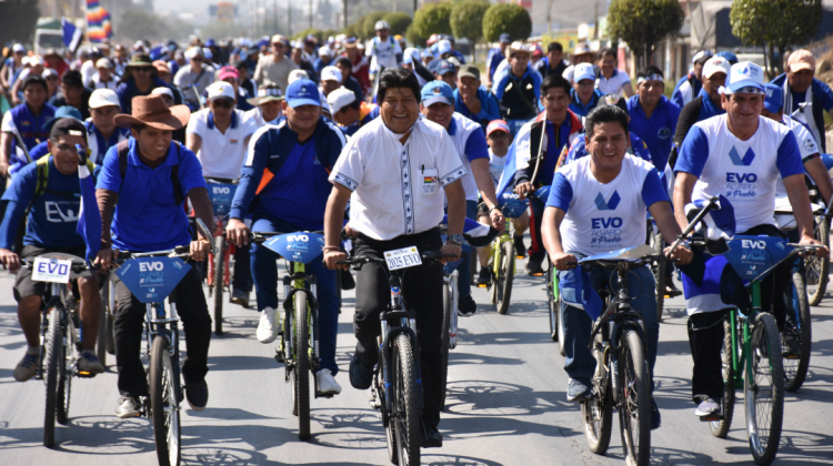 Evo Morales encabezó la caravana de bicicletas del MAS. Foto: ABI