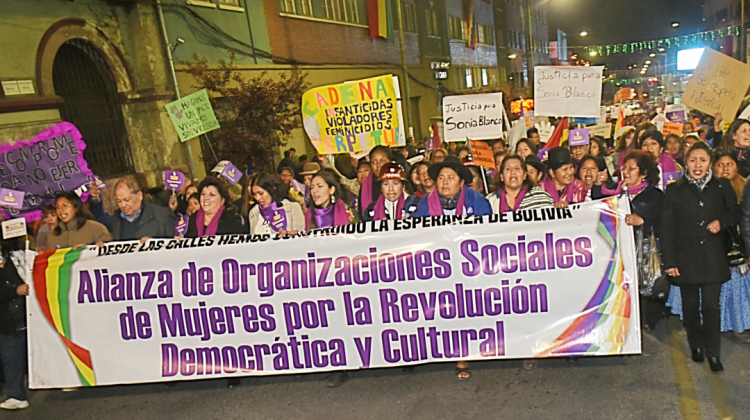 La marcha convocada por la denominada Alianza de Mujeres. Foto: ABI