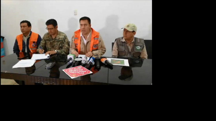 Al centro, el ministro de Defensa, Javier Zavaleta. Foto: captura de video