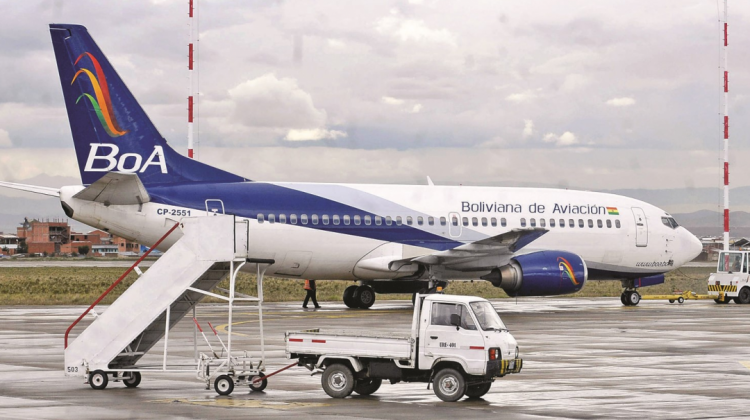 Una de las aeronaves de la aerolínea estatal Boliviana de Aviación (BoA). Foto: Página Siete.