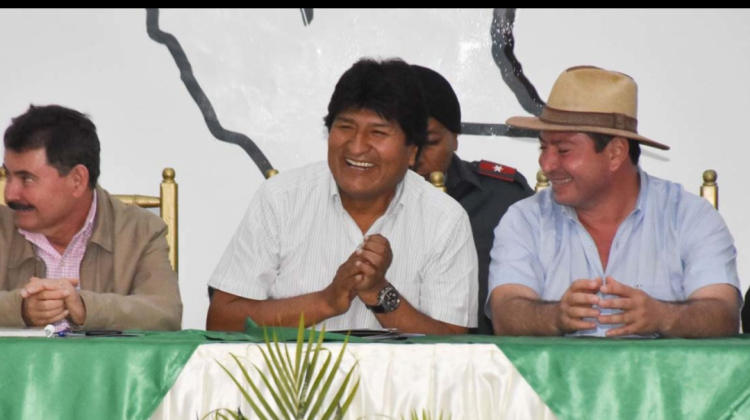 Evo Morales junto a ganaderos de Beni el día de la aprobación del decreto 3973. Foto: share.bolivia