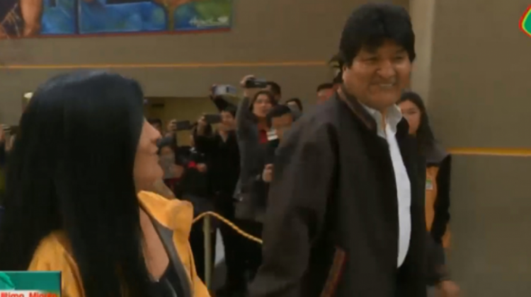 Soledad Chapetón y Evo Morales. Foto: captura BTV