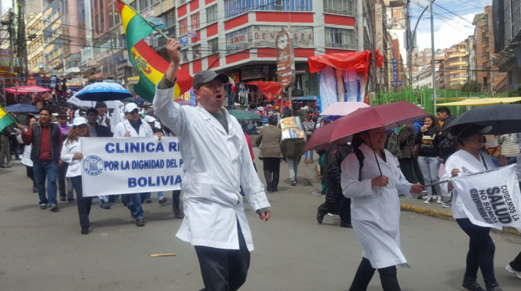 Médicos durante una protesta. Foto: ANF