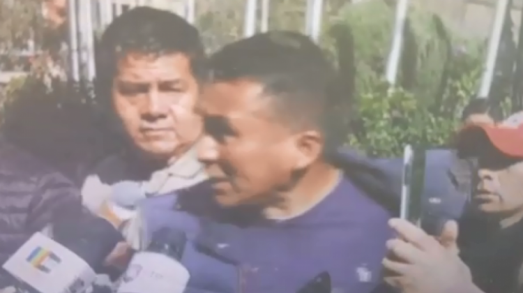 El sujeto que agredió a un diputado. Video: Bolivisión/Jhonn Guzmán