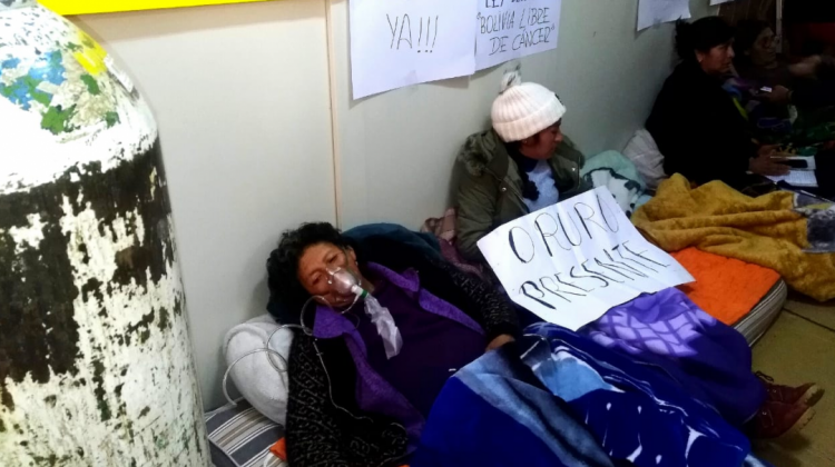 Las pacientes con cáncer cuando cumplían la huelga de hambre. Foto: ANF