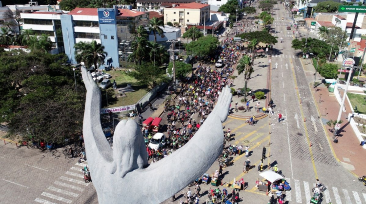 Cabildo en los pies del Cristo Redentor. Foto archivo: Fuad Landívar