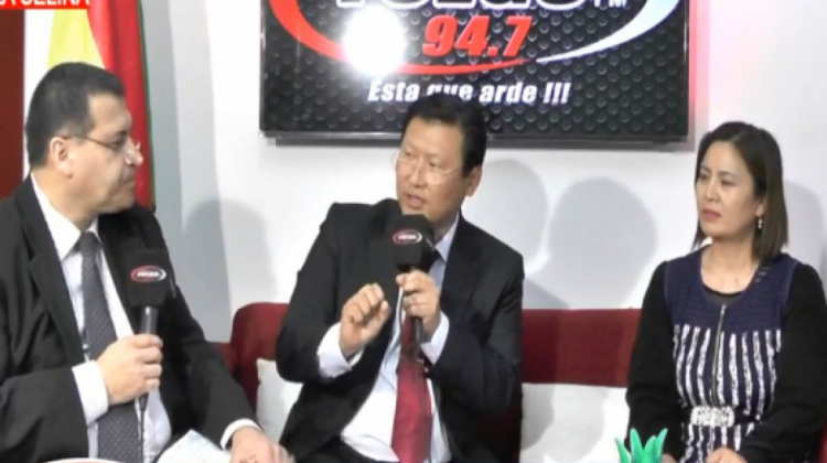 Candidato Chi Hyun Chung en entrevista con radio Fuego de Argentina. Foto: captura de video