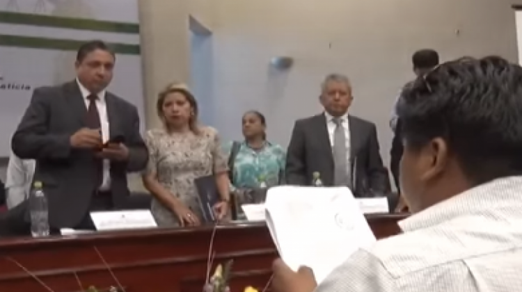 El jurista Elias Catari cuestiona al ministro Héctor Arce.  Foto: Captura de pantalla