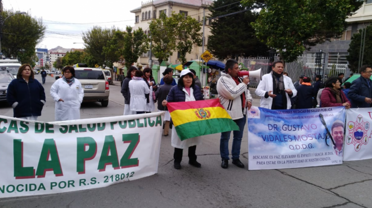 Los médicos del Sirmes en su protesta en la avenida Saavedra. Foto: ANF.