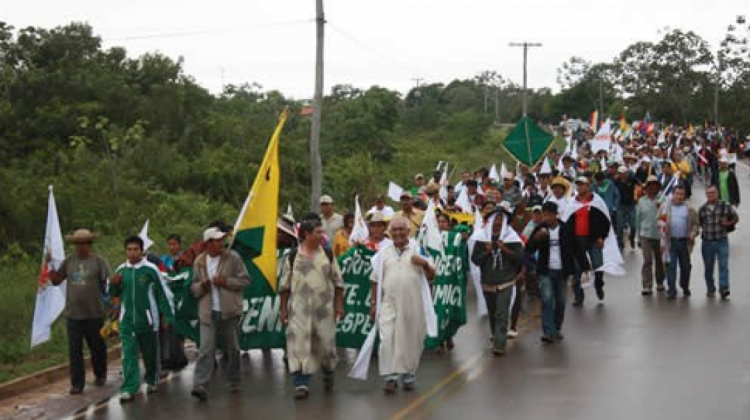 La novena marcha se realixó en demanda de la abrogación de la Ley 222 de Consulta Previa y en rechazó al segundo tramo de la vía Villa Tunari-San Ignacio de Moxos por el TIPNIS. Foto: El Día.