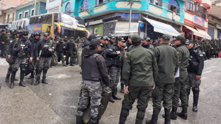Presencia policial en Chulumani. Foto: FMBolivia (viernes)