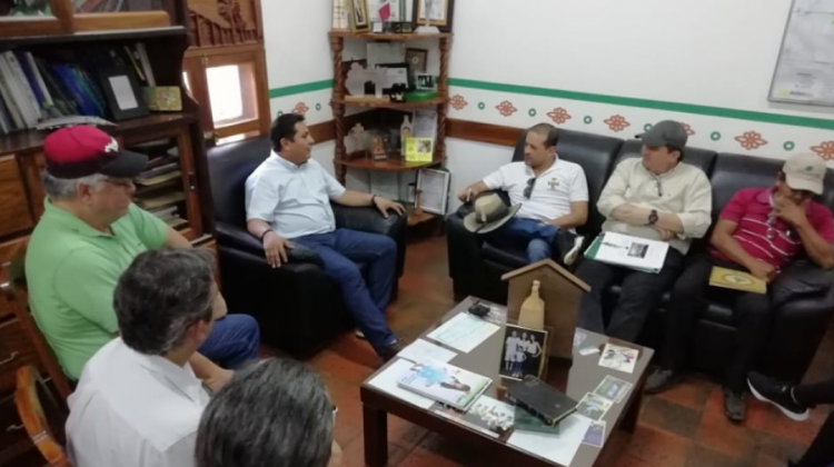 Representantes del Comité Cívico pro Santa Cruz reunidos con las autoridades de municipios de la Chiquitanía. Foto: Comité Cívico pro Santa Cruz.