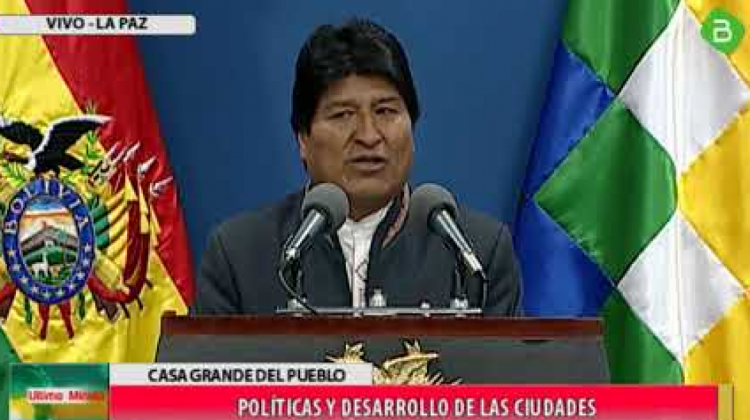 El presidente Evo Morales en un acto que es transmitido en directo por Bolivia TV.  Foto: Captura de pantalla