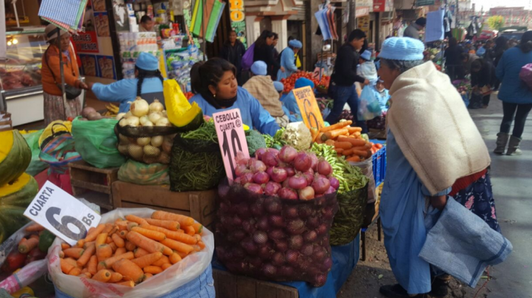 Comerciantes del mercado Garita de Lima. Foto: ANF.