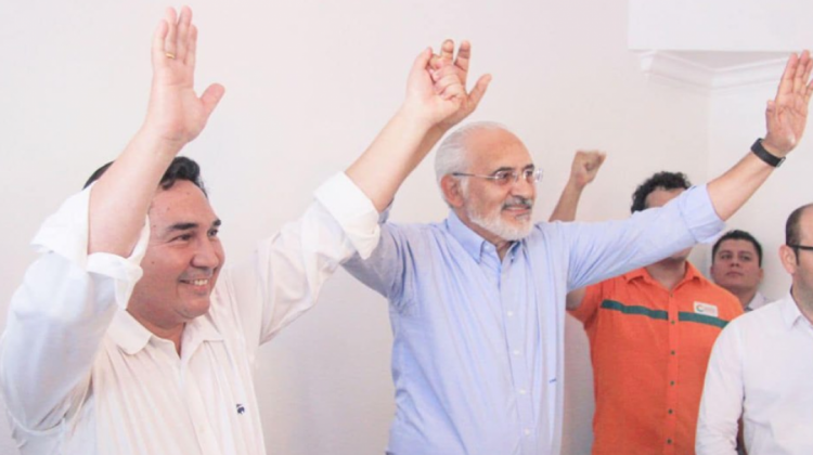 Líder de la agrupación política Unidos, Germaín Caballero, y Carlos Mesa, candidato presidencial por CC. Foto: CC.