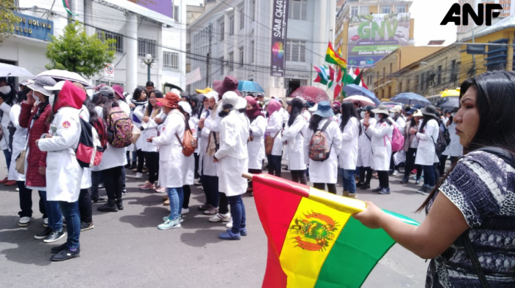 La protesta de los médicos en el Ministerio de Salud. Foto: ANF.