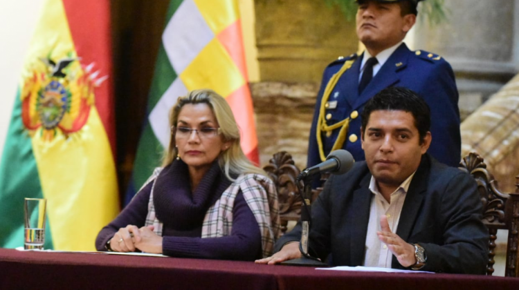 Conferencia de prensa de Áñez y Coimbra. Foto: UD