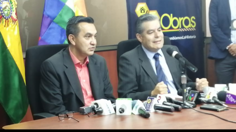 El ministro de Obras Públicas, Yerko Núñez, junto al director ejecutivo de BoA, Juan Carlos Ossio.  Foto: ANF