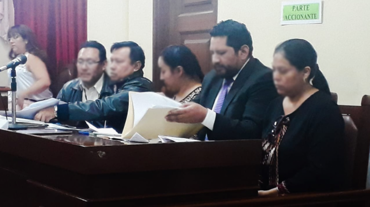 En audiencia cautelar se dispuso la detención preventiva de dos vocales del TED Cochabamba. Foto: FGE