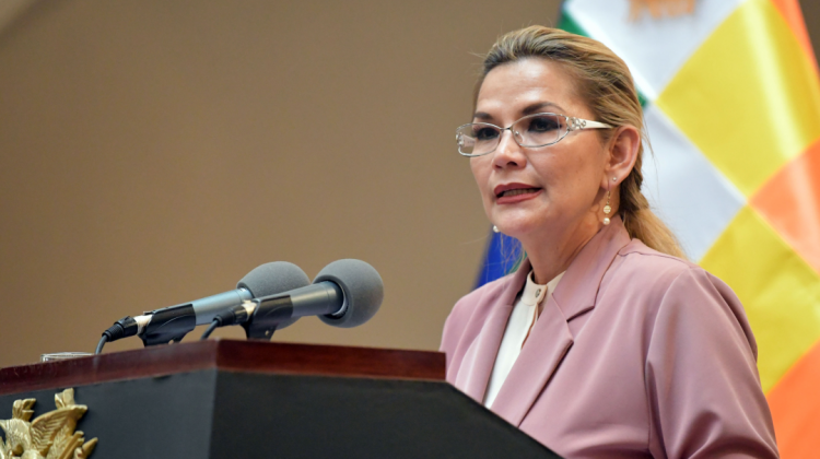 Jeanine Áñez, presidenta transitoria de Bolivia. Foto: ABI