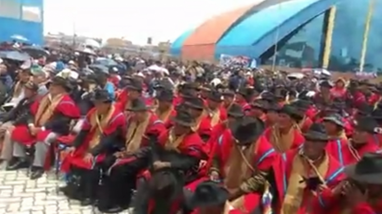 Miembros del Pacto de Unidad reunidos en la ciudad de El Alto. Foto: Captura de video de Opinión.