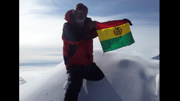 Bernardo Guarachi en la cima del Vinson (4.897 msnm). Foto: B. Guarachi