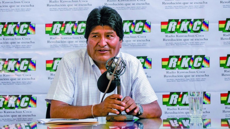 Evo Morales en una transmisión de la radio. Foto: Correo del Sur