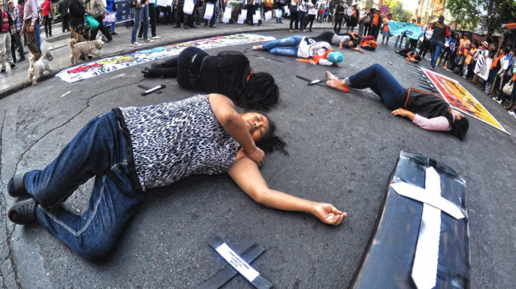 Protesta de activistas por los casos de feminicidio. Foto: Archivo Opinión