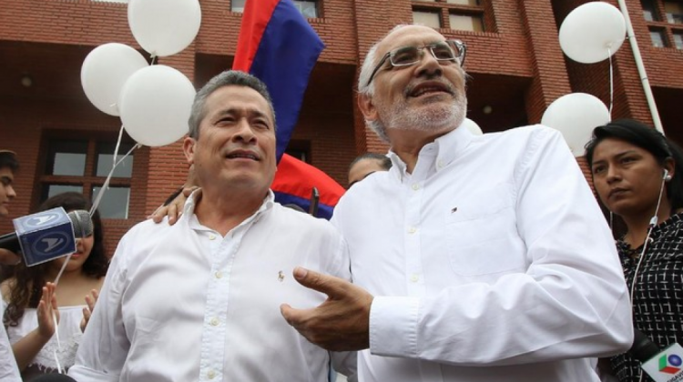 Gustavo Pedraza junto a Carlos Mesa. Foto: Archivo/Internet.