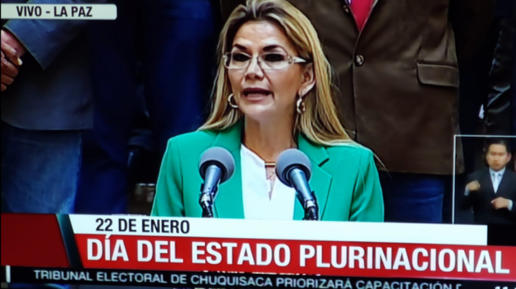 Presidenta Jeanine Añez en su discurso por el 22 de Enero. Foto: Captura Pantalla BTV