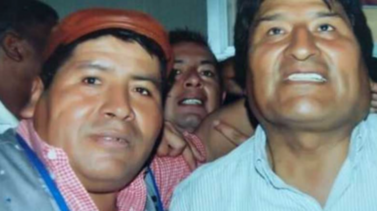 El dirigente Faustino Yucra y Evo Morales. Foto: archivo/Erbol.