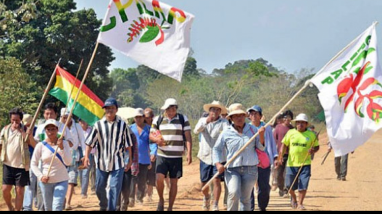 Indígenas de tierras bajas en una marcha en defensa de su territorio. Foto: Archivo/Internet