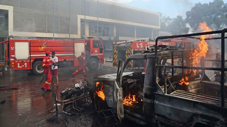 Quema de la Estación Policial Integral (EPI) del Sur. Foto: Los Tiempos.