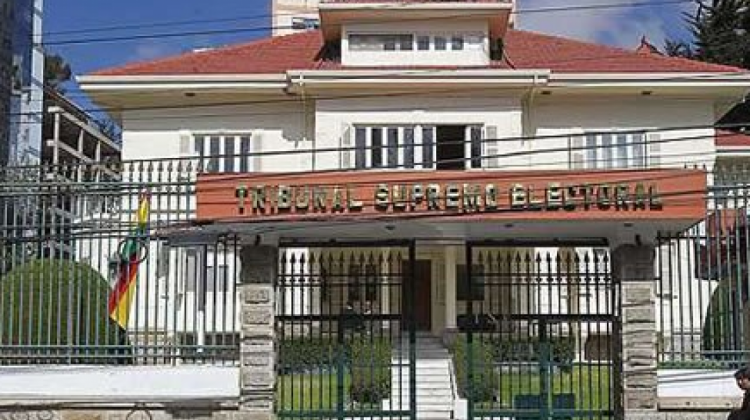 Ingreso al edificio del Tribunal Supremo Electoral (TSE). Foto: Archivo/Internet