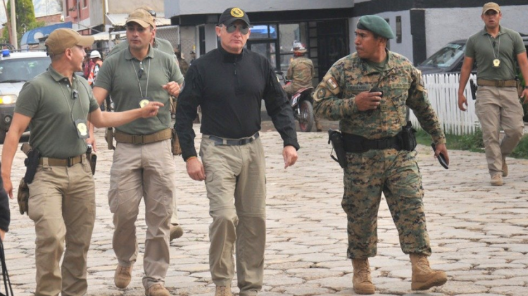 El ministro de Defensa, Fernando López, llega al cuartel de Cotapachi. Foto de Archivo: NOÉ PORTUGAL