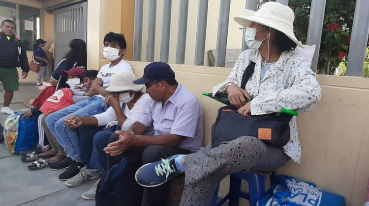 Pacientes en espera por atención en Perú. Foto. Correo.Pe